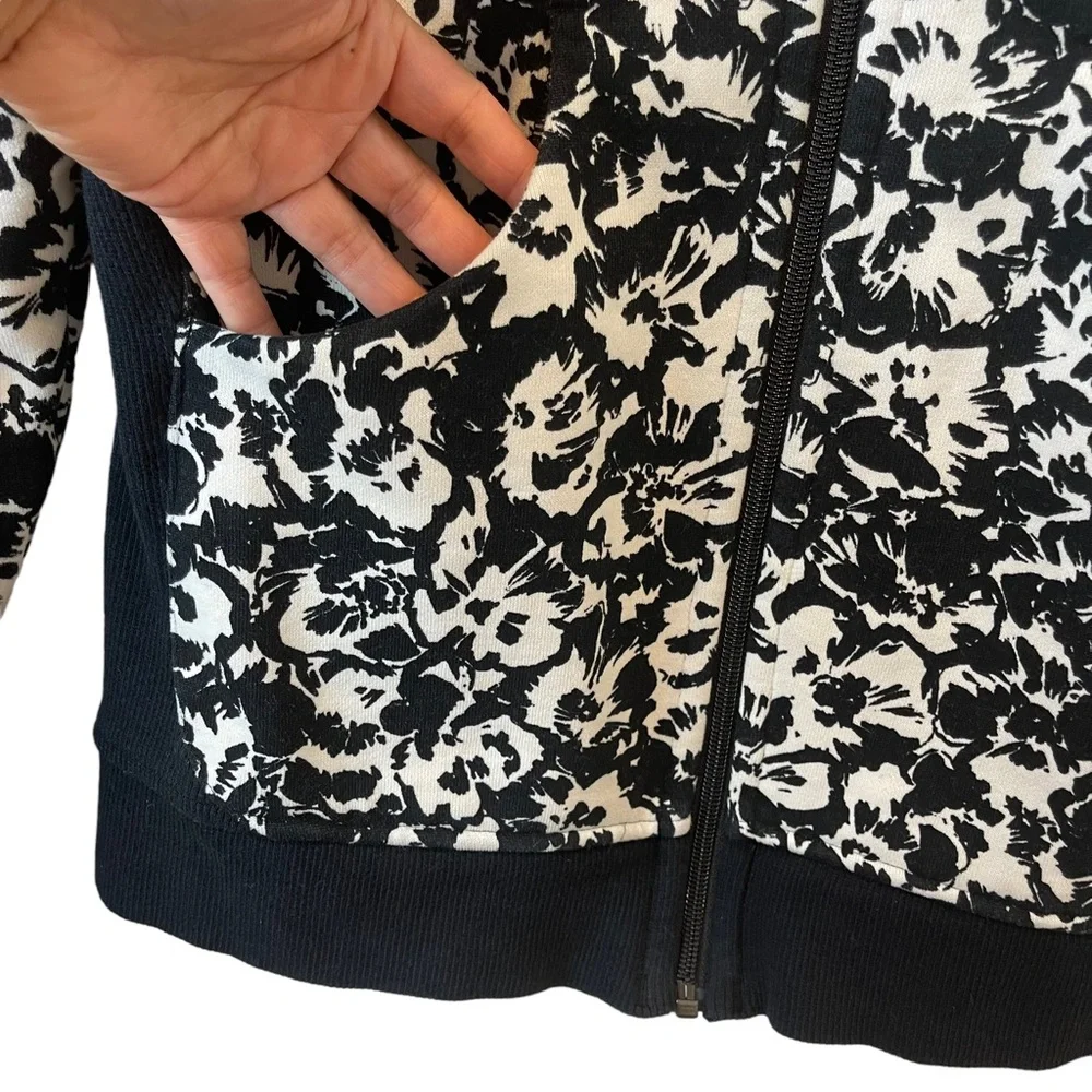 Lululemon Black & White Fleur Sombre Floral Cozy Cuddle Up Full Zip Jack Sz 4 - Picture 9 of 13